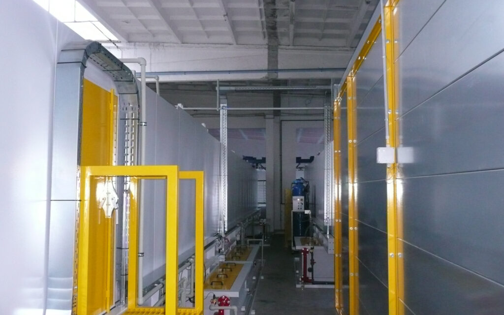 Postřikový tunel v kontinuální lince